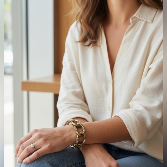 Elegant Gold and Silver Chain Bracelet - Picture 2 of 2